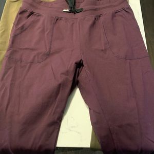 Zyia med unwind plum joggers